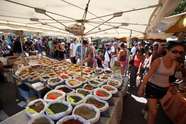 La Javanaise Saint Aygulf Buitenkant foto